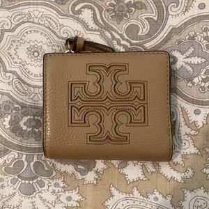 Bifold Tory Burch tan leather wallet
